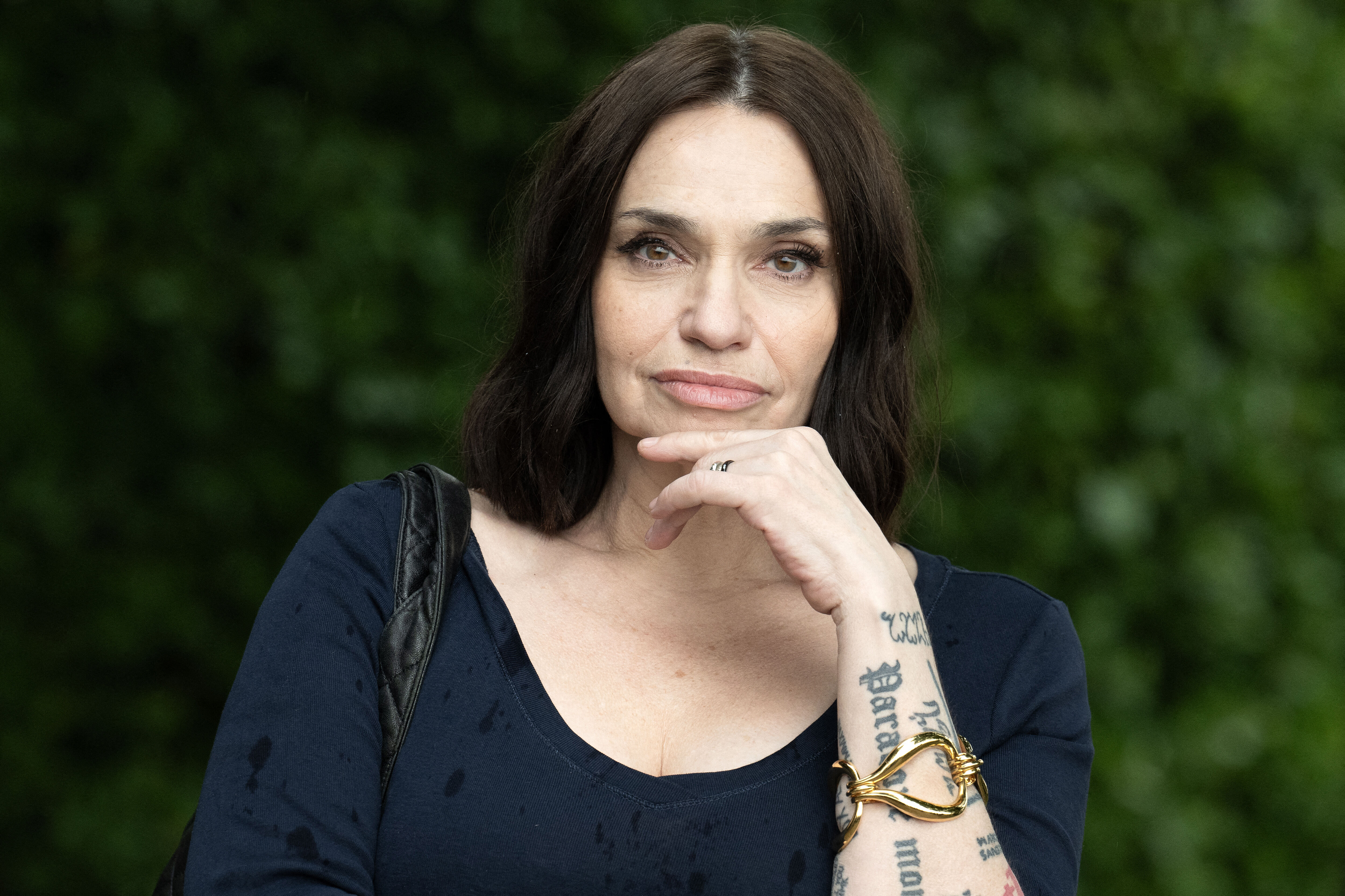 b-atrice-dalle-cash-61-ans-l-actrice-r-v-le-tre-sans-thune-et